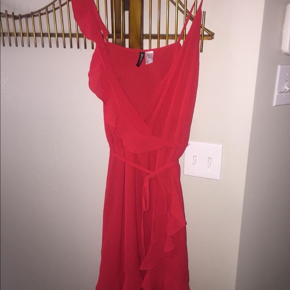 H&M Dresses & Skirts - H&M beautiful red dress! H&M Dresses & Skirts - H&M beautiful red dress!
